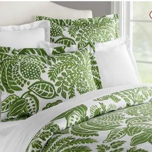 Pottery barn king size duvet and shams